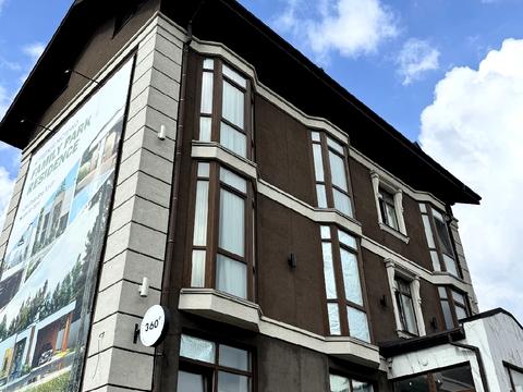 комерційна за адресою Соборна вул., 81а