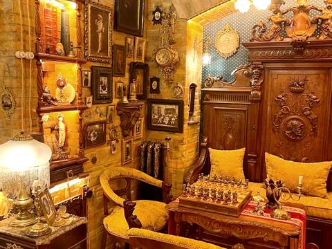 комерційна за адресою Військовий узвіз, 8