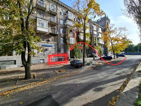 комерційна за адресою Дмитра Яворницького просп. (Карла Маркса), 82