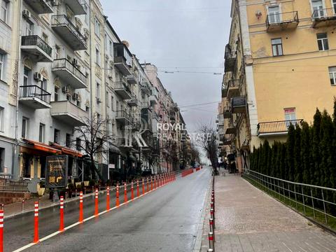 комерційна за адресою Костельна вул., 4