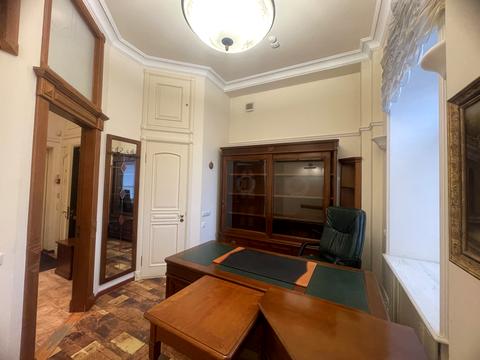 комерційна за адресою Шовковична вул., 16