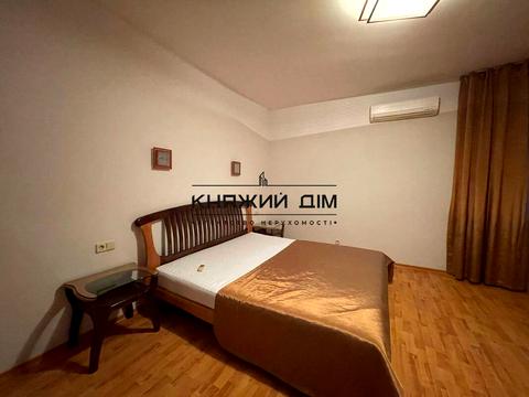 квартира за адресою Анни Ахматової вул., 47