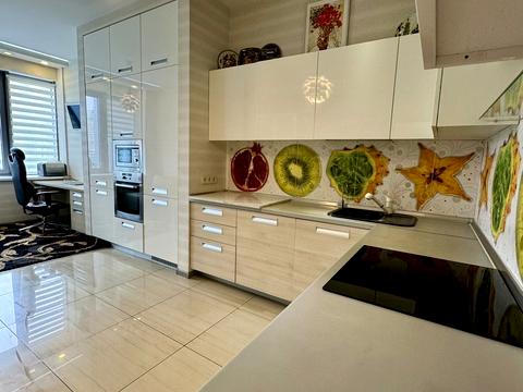 квартира за адресою Дніпровська набережна вул., 14