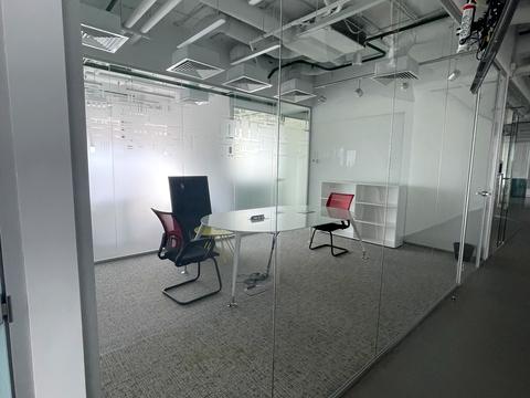 комерційна за адресою Спортивна пл., 1а