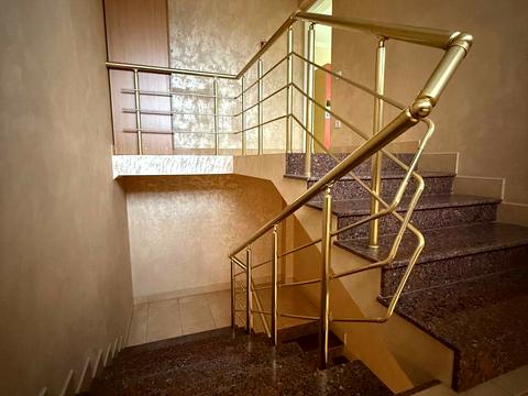 комерційна за адресою Центральна, 48