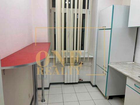 комерційна за адресою Інститутська вул., 24/7