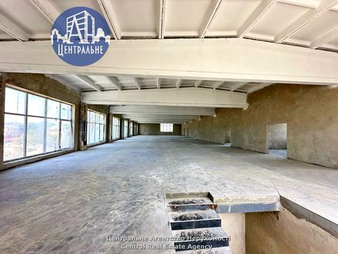 комерційна за адресою Комунальників вул., 2