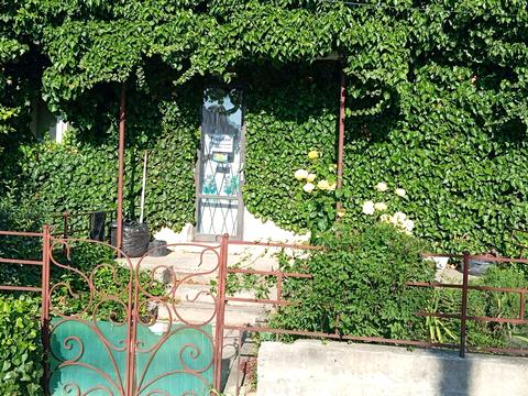 комерційна за адресою Театральна, 4