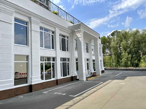 комерційна за адресою Михайла Максимовича вул. (Онуфрія Трутенка), 28-Е