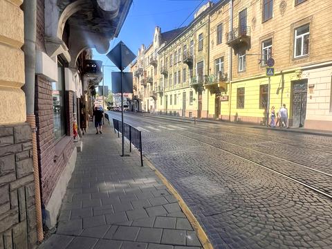 комерційна за адресою Івана Франка вул., 100