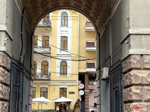 комерційна за адресою Пирогова вул., 2/37б