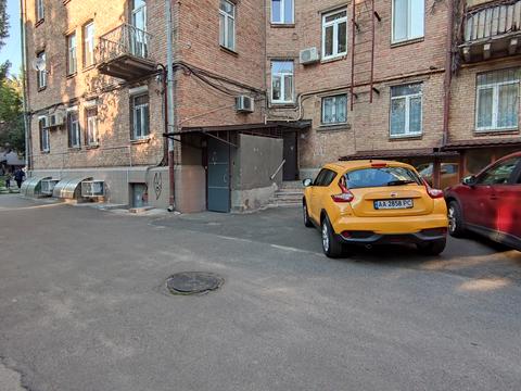 комерційна за адресою Старокиївська вул., 26