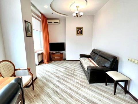 квартира за адресою Літературна вул., 1а