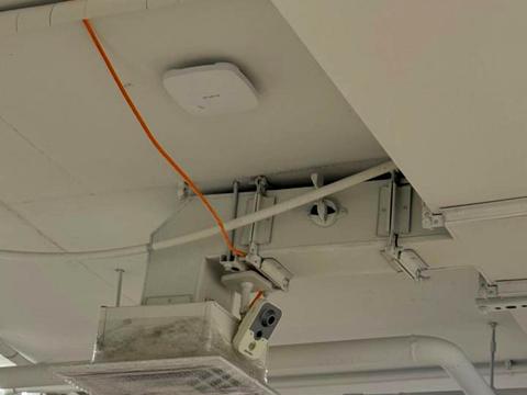 коммерческая по адресу Дніпровська наб., 17