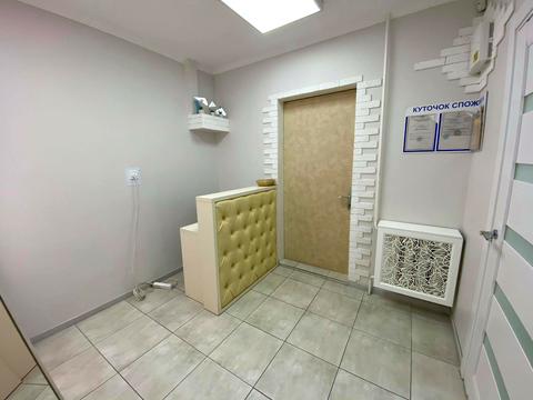 комерційна за адресою Ревуцького вул., 30/1