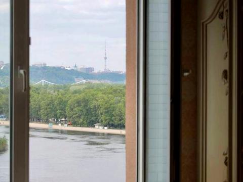 квартира за адресою Раїси Окіпної вул., 10-Б