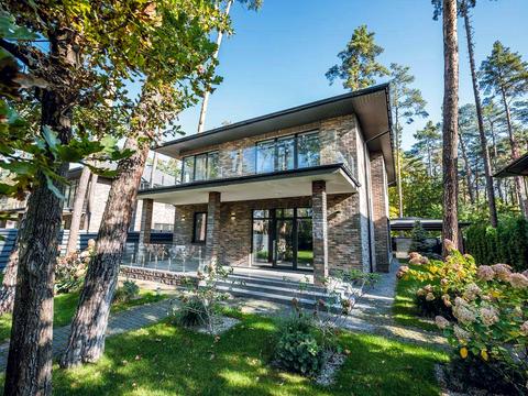 будинок за адресою с. Плюти, Лісова