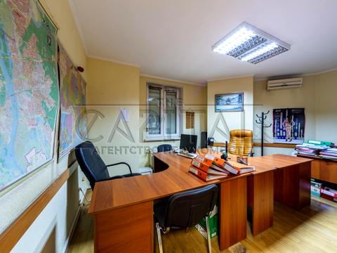 комерційна за адресою Раїси Окіпної вул., 4