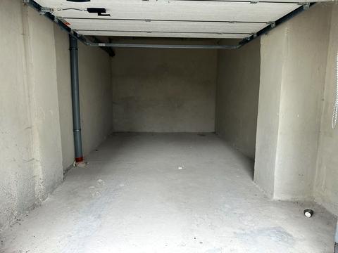 паркомісце за адресою Олександра Довженка вул., 33