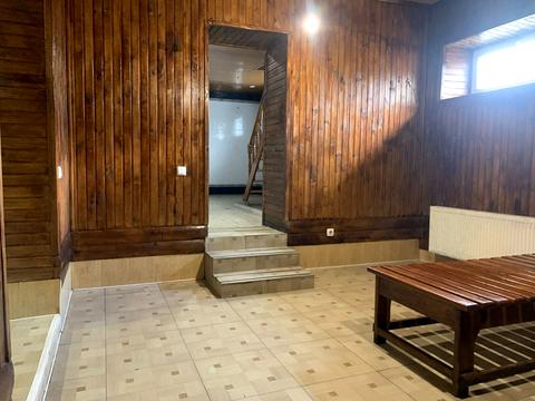 комерційна за адресою конституції, 3/1