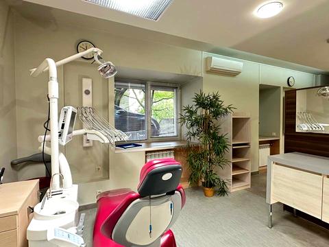 комерційна за адресою Костельна вул., 10