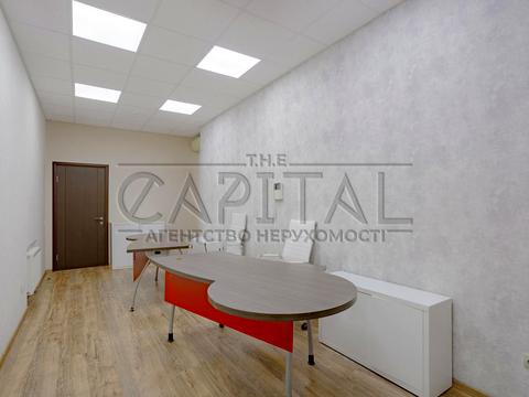 комерційна за адресою Лесі Українки бульв., 7-Б
