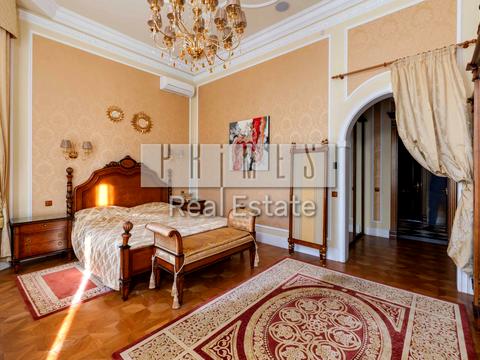 будинок за адресою смт. Козин, Столичне шосе