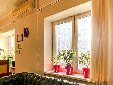 комерційна за адресою Королеви Єлизавети ІІ вул. (Глинки), 1