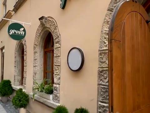 комерційна за адресою Староєврейська вул., 36
