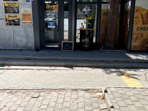 комерційна за адресою Гетьмана Самойловича вул., 23