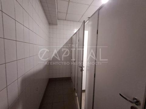 комерційна за адресою Степана Бандери просп., 6