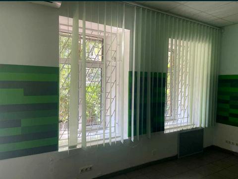 комерційна за адресою Богдана Хмельницького вул., 84