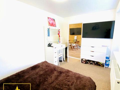 квартира за адресою Театральна вул. (Воровського), 35