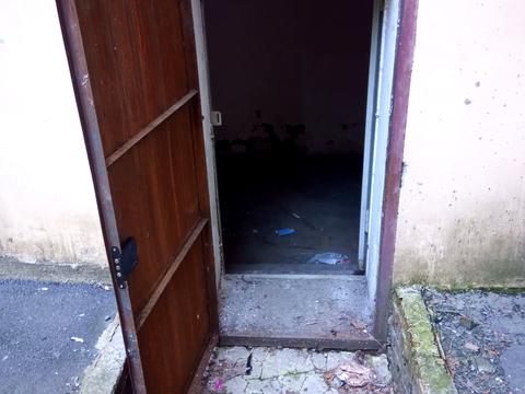 комерційна за адресою Космонавтів вул., 64