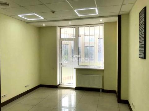комерційна за адресою Лесі Українки бульв., 7-Б