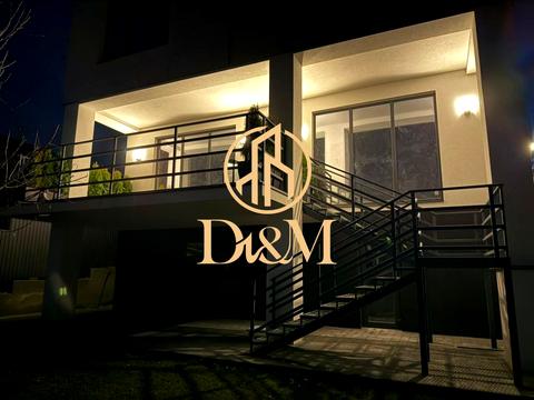 будинок за адресою Листопадна вул.