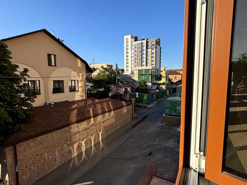 комерційна за адресою Шевченка вул., 9