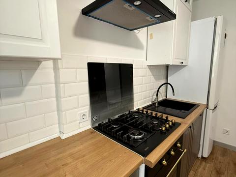квартира за адресою Білогірська вул., 18є