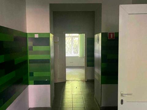 комерційна за адресою Богдана Хмельницького вул., 84
