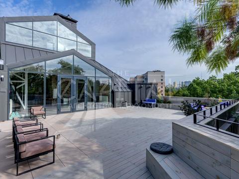 комерційна за адресою Марка Безручка вул., 24