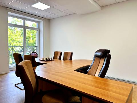 комерційна за адресою Інститутська вул., 18-А