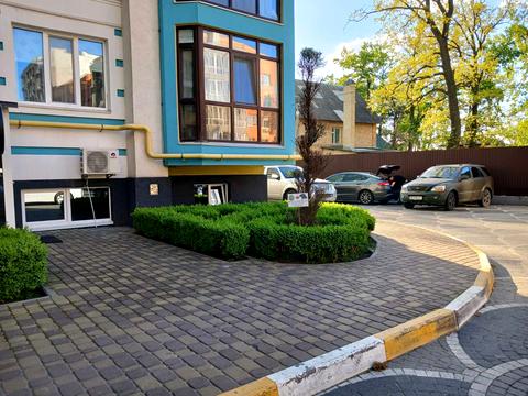 коммерческая по адресу Українська ул., 83 б