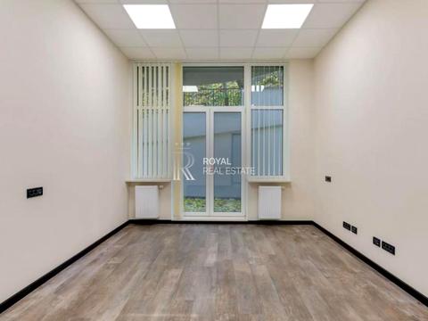 комерційна за адресою Івана Франка вул., 1