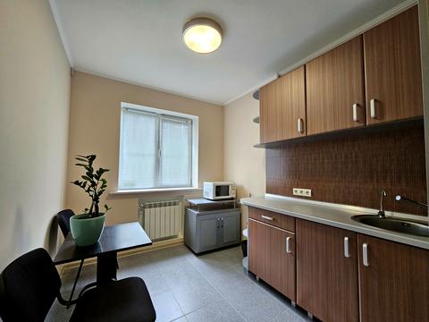 комерційна за адресою Щусєва вул., 38