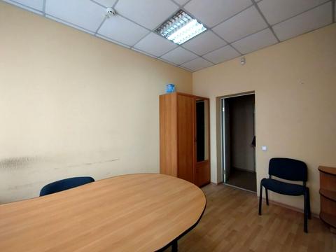 комерційна за адресою Конституційна вул., 15