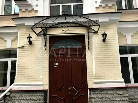 комерційна за адресою Дмитрівська вул., 44