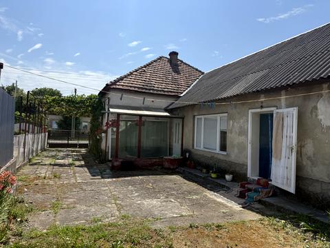 будинок за адресою Центральна, 32