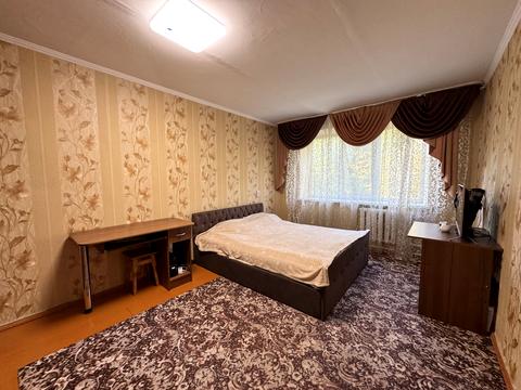 квартира за адресою Космонавтів просп., 27
