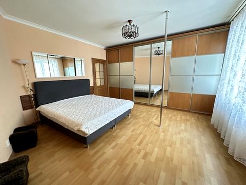 квартира за адресою Анни Ахматової вул., 33