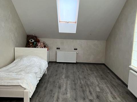 дом по адресу центральна, 1